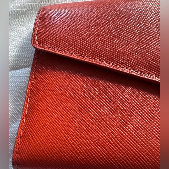 🧡 Wallet So Bright It Pays You in Compliments 💸✨ - Picture 4 of 10